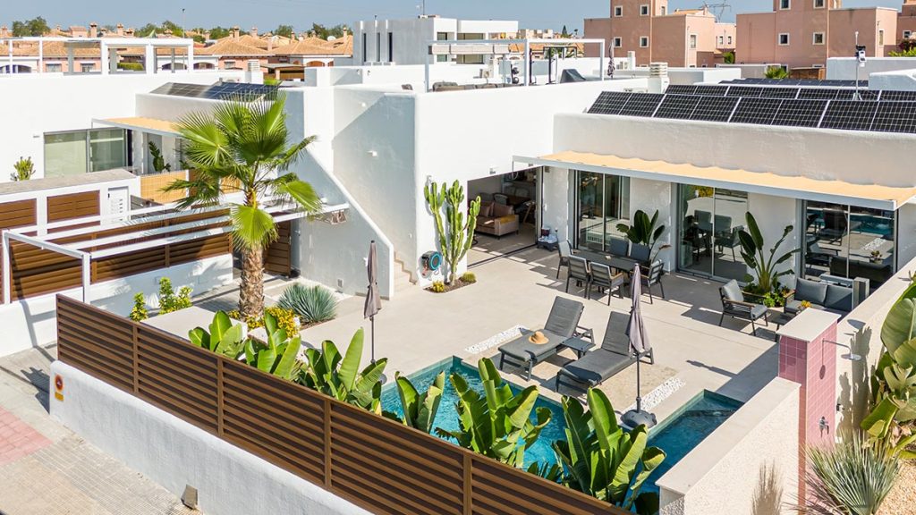 Key-Features-of-Eco-Friendly-Luxury-Homes