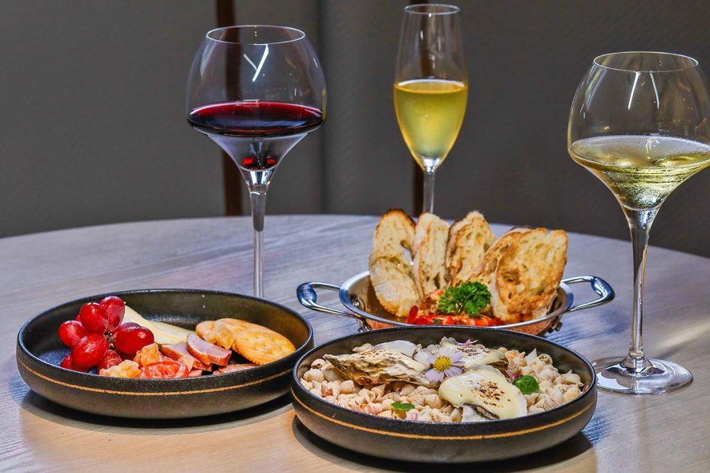Notable-Wine-Tours-Featuring-Pairing-Experiences